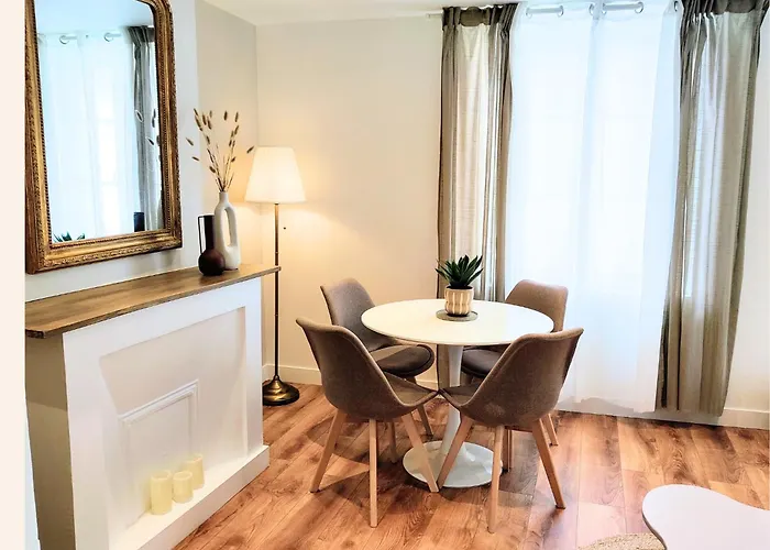 Charme & Vue Imprenable - Face Au Jardin De L'eveche Apartman Lisieux